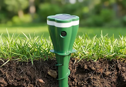 SolarGuard™ | Protector ultrasónico para jardín